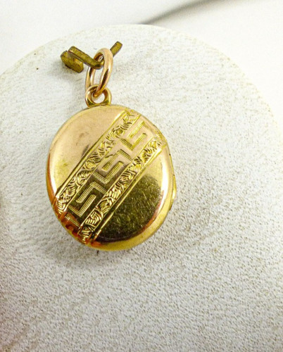 15ct gold oval engraved locket - engraved,