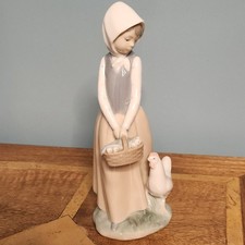 NAO by Lladro Figurine Spanish lady with basket and chicken Hand made Daisa
