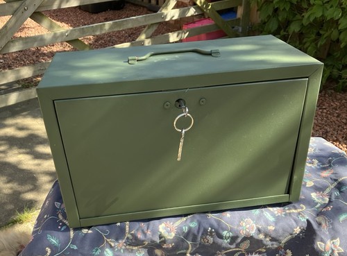 Vintage metal tool - metal, chest