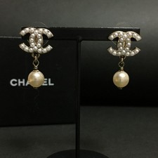 EGA CHANEL CC Logo Pearl Drop