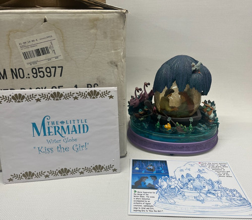 Disney little mermaid kiss - little,