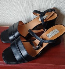 Black Strappy Shoes with Low