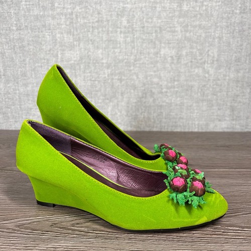 Traffic people court - people, shoes