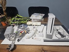 Nintendo Wii  Bundle White