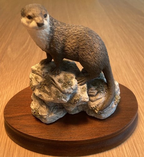 Border fine arts otter - arts, ‘otter’