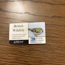 RSPB BRITISH WILDLIFE GOLDCREST PIN Badge