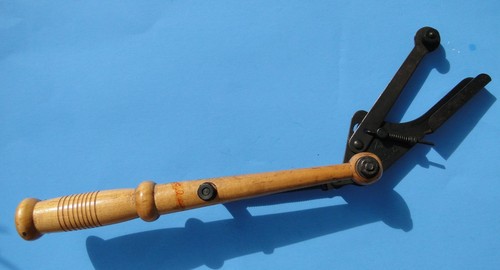 Vintage clay pigeon thrower - vintage,