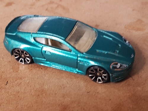 Hot wheels aston martin 2010 - hot,