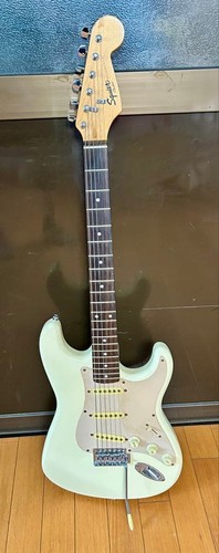 Squier fender bullet - by,