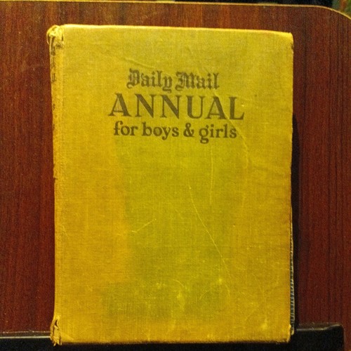 Vintage 1945 daily mail annual - daily,