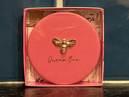 Bee designed compact mirror - bee,