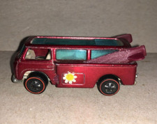 Rare Mattel Hot Wheels Volkswagen Beach Bomb Surf Van with Red Surfboards 1323