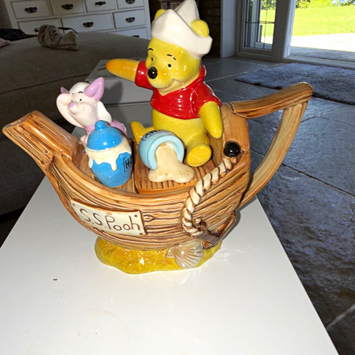 Disney showcase captain - disney, pooh