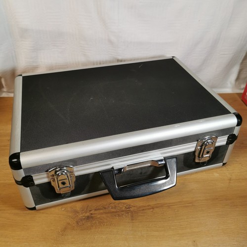 Briefcase hinged lid - hinged,