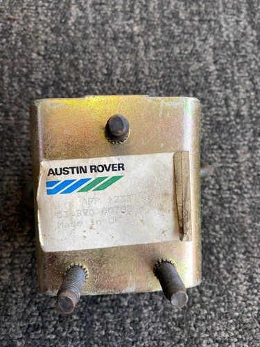 Metro lower door hinge - lower,