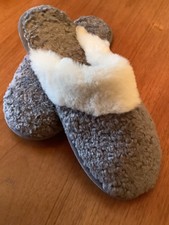  Women’s Size 9  Grey  Slide Slide Slip on Slippers Washable 