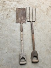 Vintage D Handle Garden Spade Shovel Hole Digging Planting Spade Tool and fork