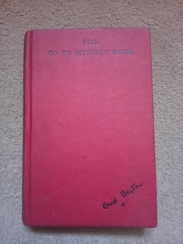 Five mystery moor - go, moor'