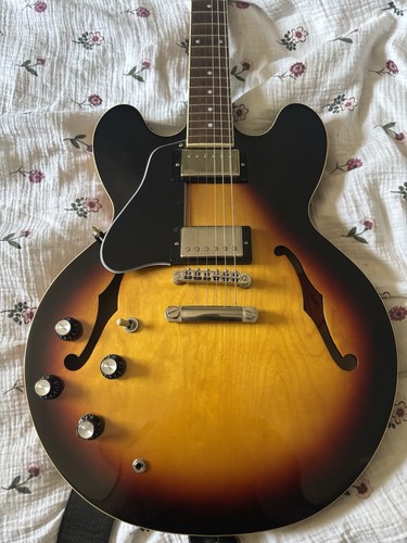 Epiphone inspired gibson - by,