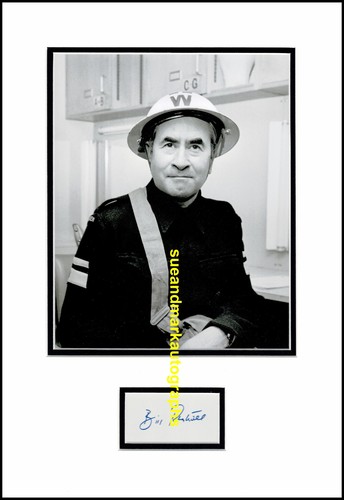Bill pertwee autograph signed - bill,