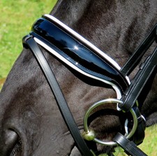 FSS PATENT WHITE Comfort Padded CUT AWAY Shaped CRANK Flash TWIN BUCKLE Noseband