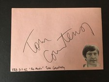 TOM COURTNEY / MARTI CAINE - ACTOR / ENTERTAINER - EXCELLENT SIGNED PAGE