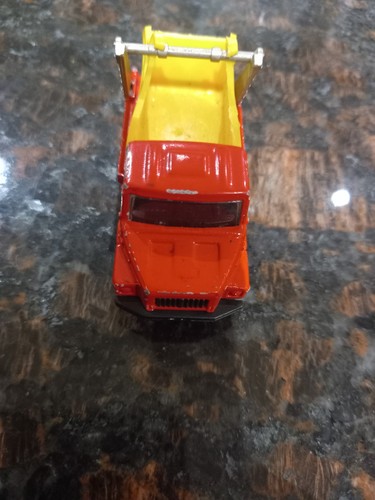 Majorette diecast skip truck