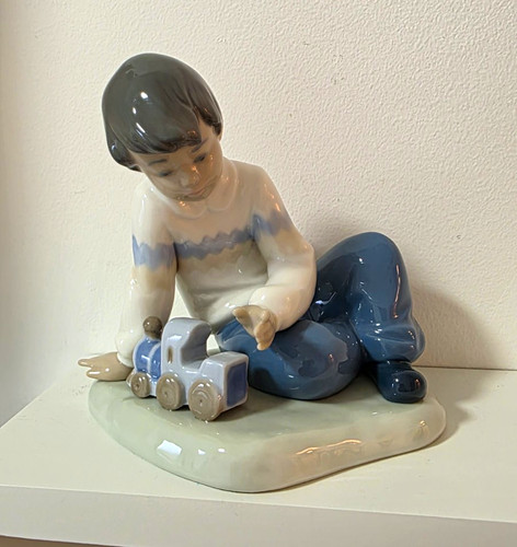 Lladró nao porcelain boy - boy, with