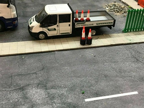 Stacked traffic cones x - 1/76,