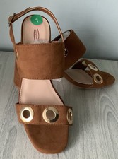 Brand New Dolcis Block Heel Sandals Size 4 Brown Faux Suede