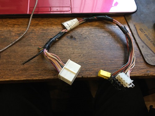 Radio loom wire connector - radio,