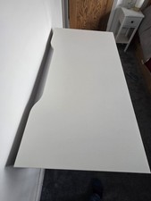 White ‘Mesa’ Single Desk with Black Metal Legs. 1000mm (L) x 580mm (w) x 25mm.