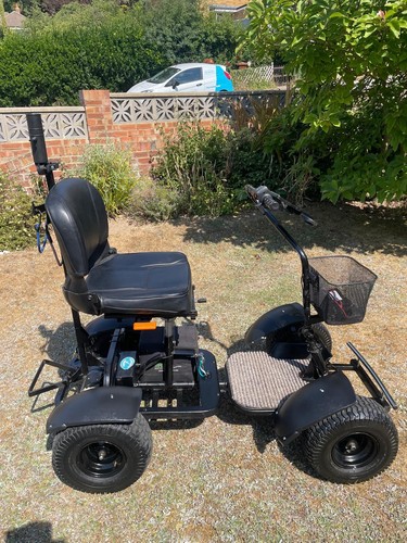 Single seat ride golf - on,