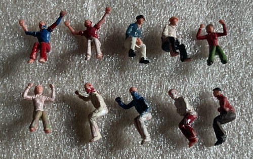 Subbuteo sitting spectators - sitting,