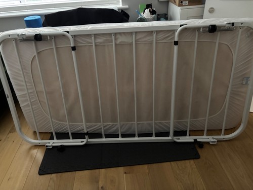 White metal trundle bed - , frame