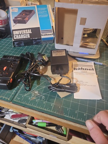 Hahnel universal charger - hahnel,