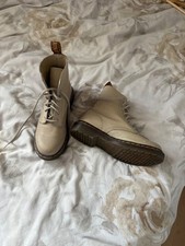 Dr Martens Pascal Size 5 Beige