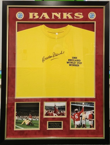 Gordon banks signed england - gordon,