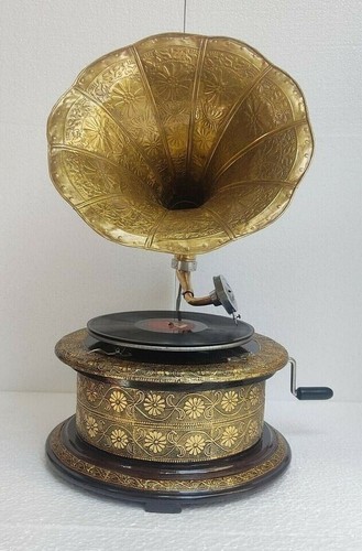 Antique hmv gramophone - gramophone, fully