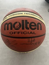 Molten GG7 Basketball Signed By the 2009/2010 Newcastle Eagles 