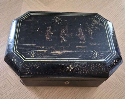 Antique lacquered sewing - lacquered,