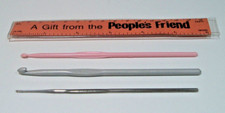 VINTAGE CROCHET HOOKS ACE / AERO / PEOPLE'S FRIEND x 3 METAL / PLASTIC JOB LOT