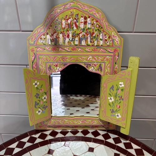 Moroccan hand maid - maid, mirror