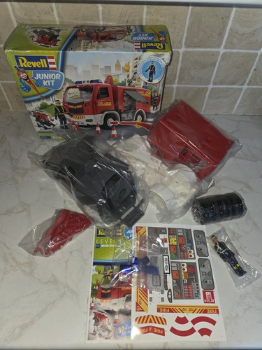 Revell junior fire engine - revell,