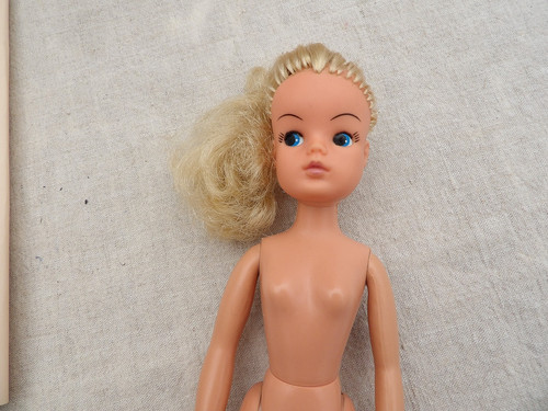 Sindy 1979 basic doll blonde - basic,