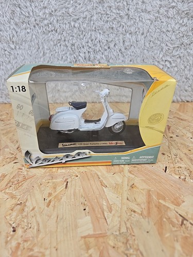 Maisto vespa white model - -,