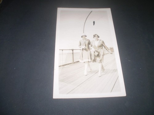 Social history 1930 walking - 1930's,