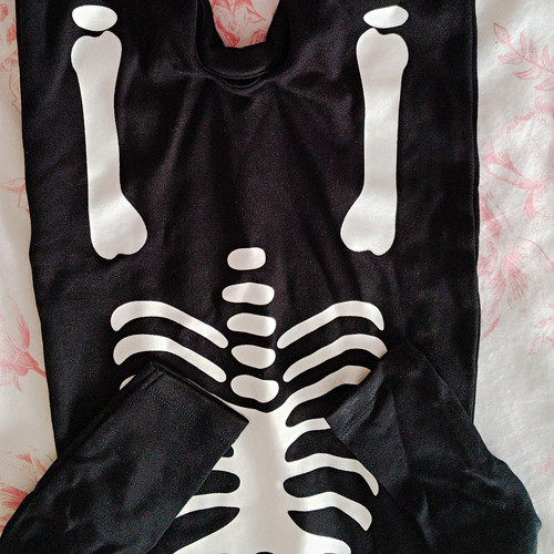 Very black skeleton - by,