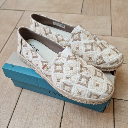Toms