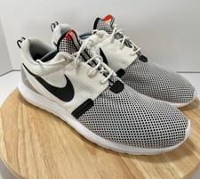 Size 11 - Nike Roshe Run NM